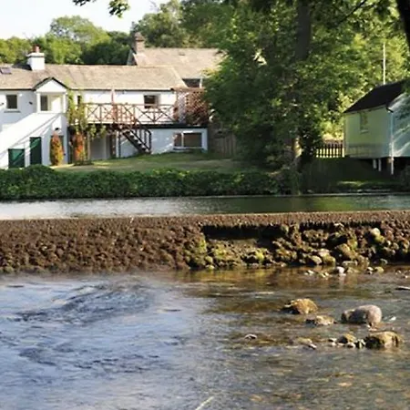 Riverbank Retreat ניובי ברידג'