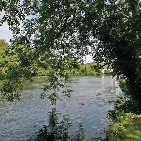 Riverbank Retreat * ניובי ברידג'